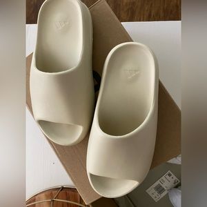 Yeezy Slides “Bone”